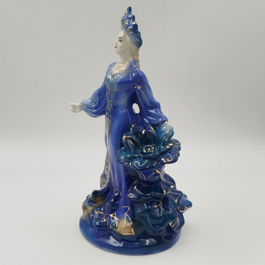 Статуэтка "Хозяйка медной горы", скульптор Л. Н. Шушканова, фарфор, роспись, золочение, Турыгинский фарфоровый завод артели «Художественная керамика» (Гжель), СССР, 1950-1960 гг.