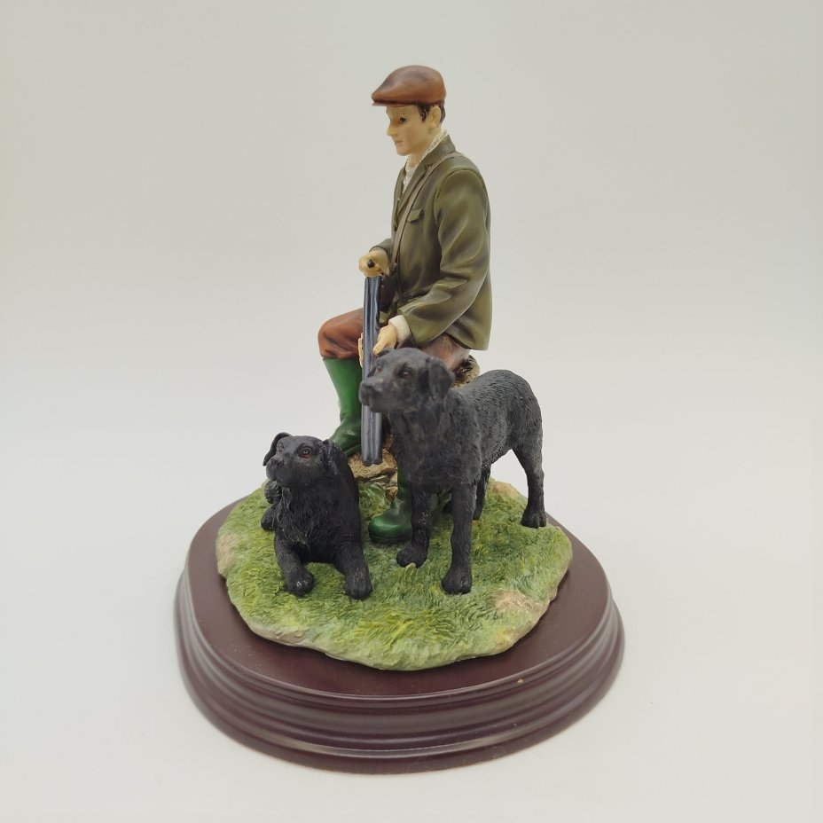 Художественная композиция (статуэтка) "Охотник" на постаменте, The Leonardo Collection