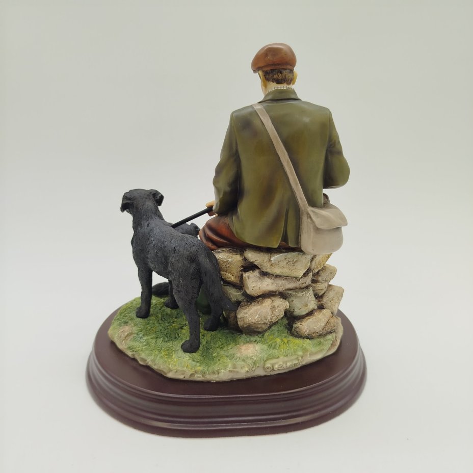 Художественная композиция (статуэтка) "Охотник" на постаменте, The Leonardo Collection