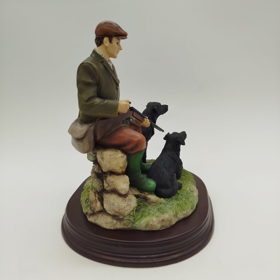 Художественная композиция (статуэтка) "Охотник" на постаменте, The Leonardo Collection