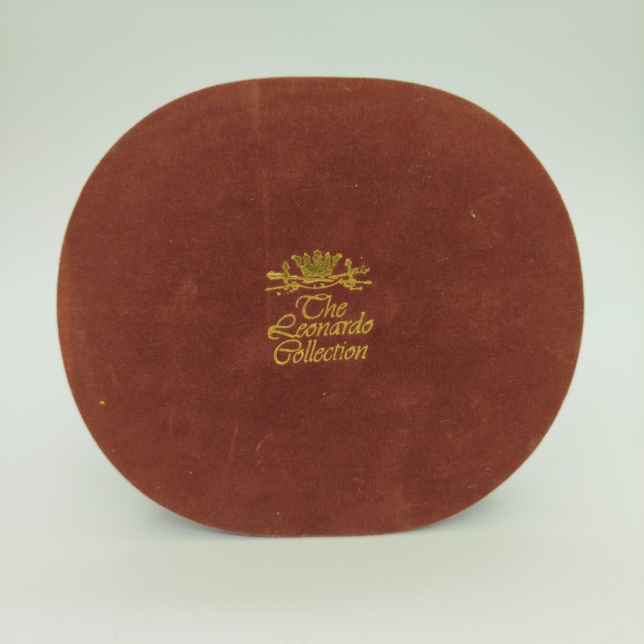 Художественная композиция (статуэтка) "Охотник" на постаменте, The Leonardo Collection