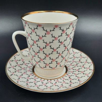 Пара кофейная "Розовая сетка", автор формы "Майская" Э.М. Криммер, фарфор, деколь, золочение, Ленинградский фарфоровый завод (ЛФЗ), СССР, 1970-1992 гг.