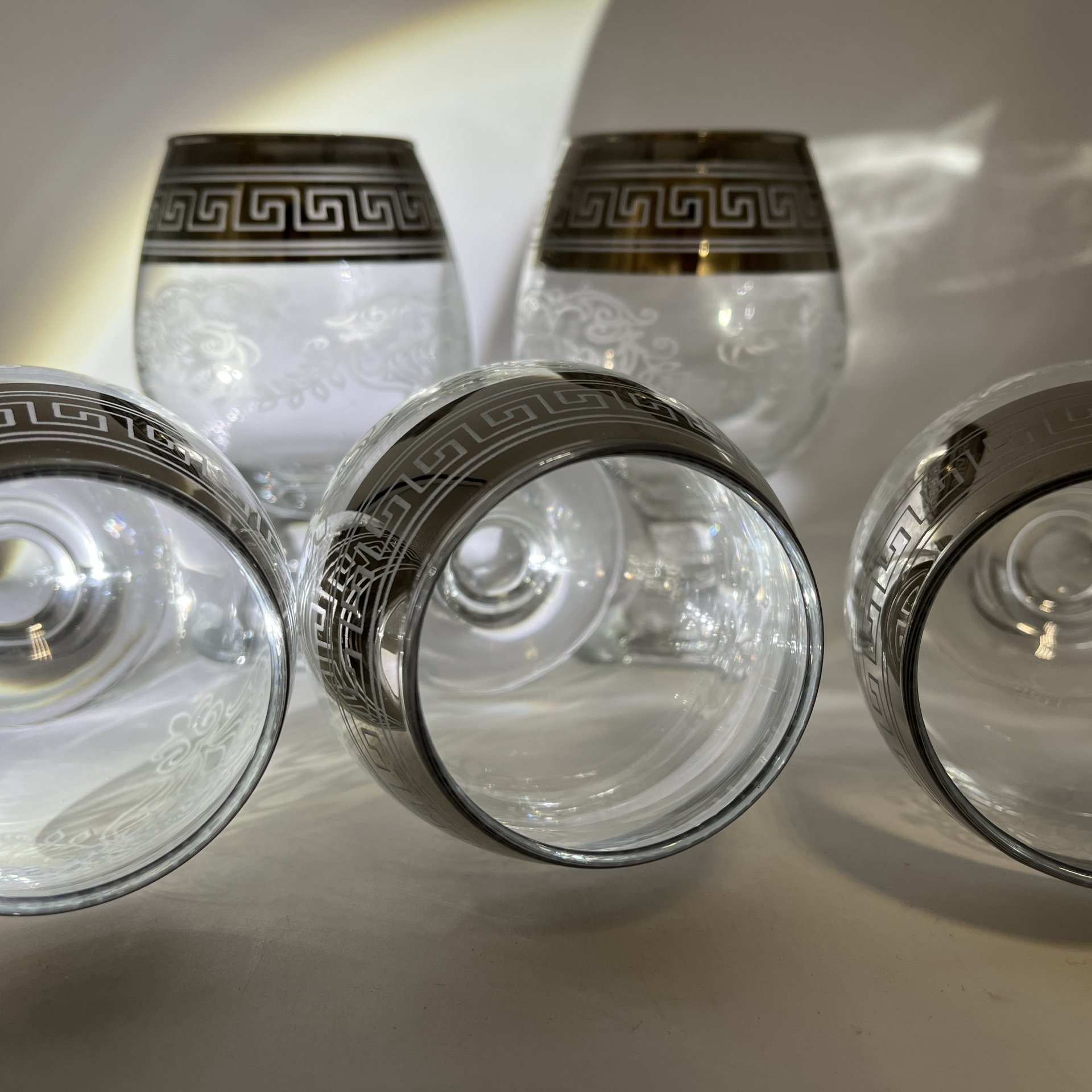 Набор из 5 коньячных бокалов, украшенных меандром, стекло, матирование, серебрение, Россия, 2000-2010 гг.