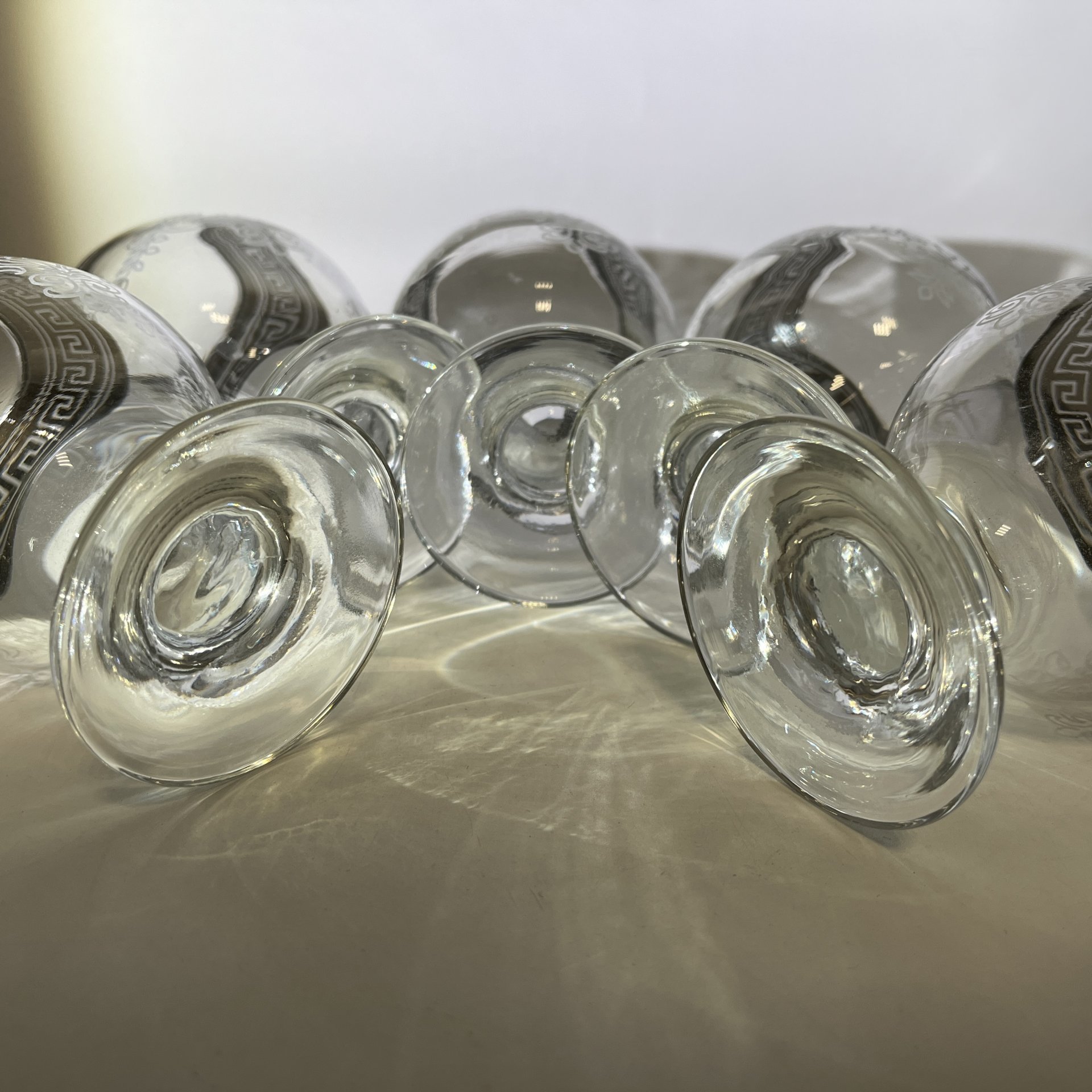 Набор из 5 коньячных бокалов, украшенных меандром, стекло, матирование, серебрение, Россия, 2000-2010 гг.