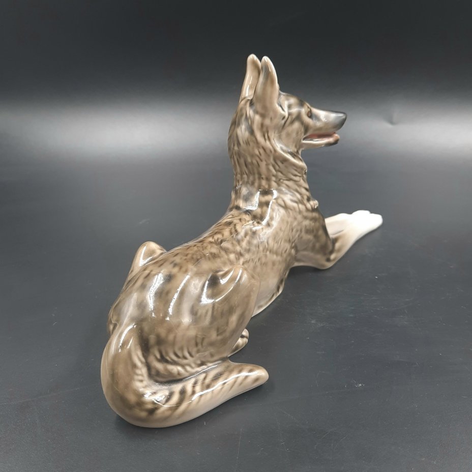 Статуэтка "Овчарка", скульптор В.С. Драчинская, фарфор, роспись, Ленинградский фарфоровый завод (ЛФЗ), СССР, 1970-1992 гг.