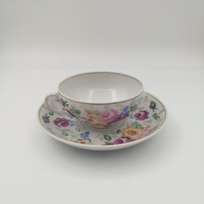 Пара чайная с двусторонним расписным цветочным декором в русском стиле, фарфор, роспись, золочение, Фарфоровый завод «Пролетарий» (Бронница, Мста), СССР, 1953-1958 гг.