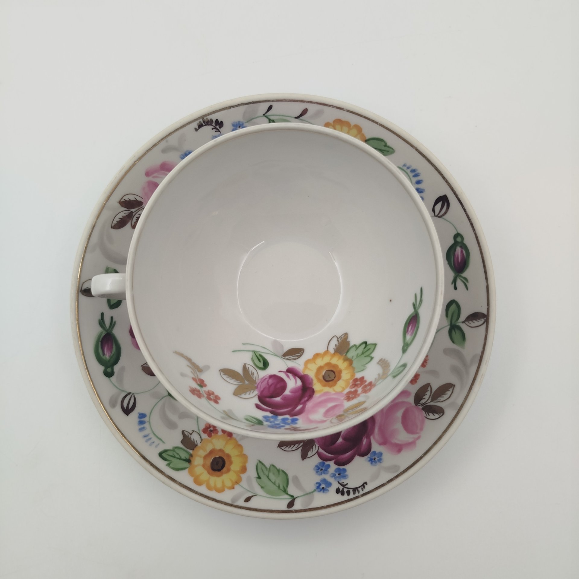 Пара чайная с двусторонним расписным цветочным декором в русском стиле, фарфор, роспись, золочение, Фарфоровый завод «Пролетарий» (Бронница, Мста), СССР, 1953-1958 гг.