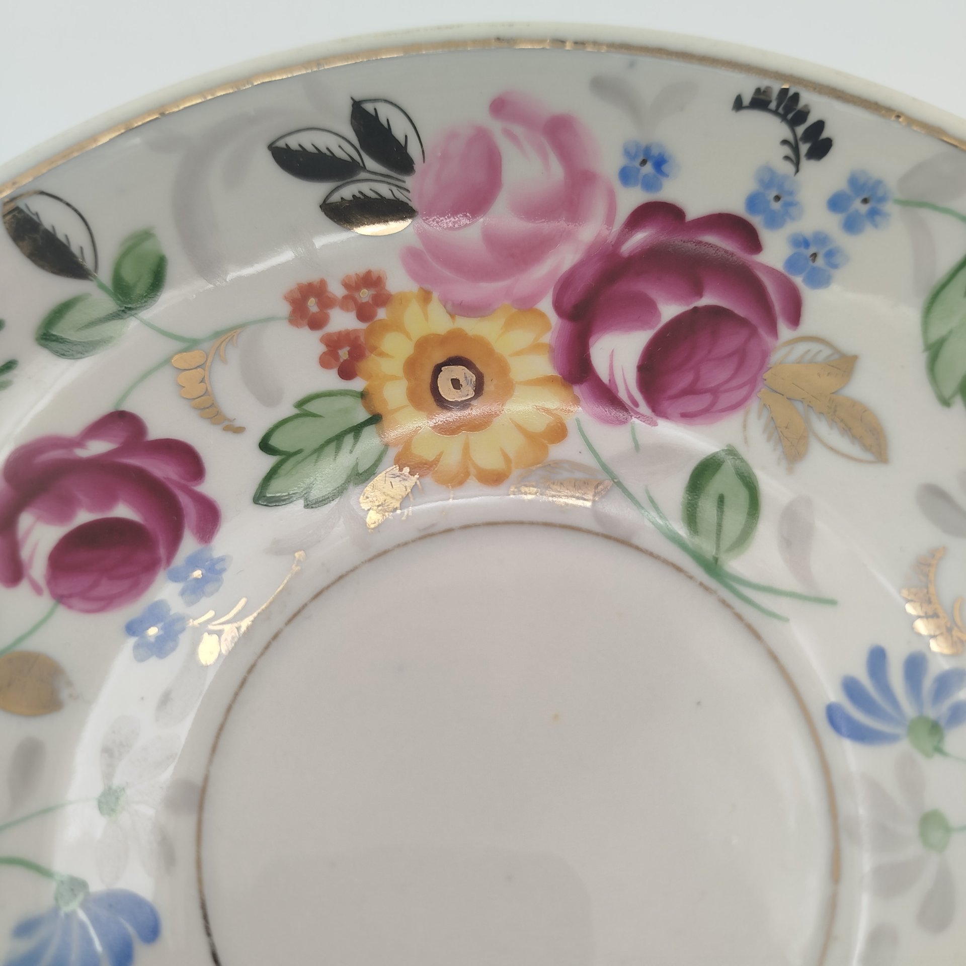 Пара чайная с двусторонним расписным цветочным декором в русском стиле, фарфор, роспись, золочение, Фарфоровый завод «Пролетарий» (Бронница, Мста), СССР, 1953-1958 гг.