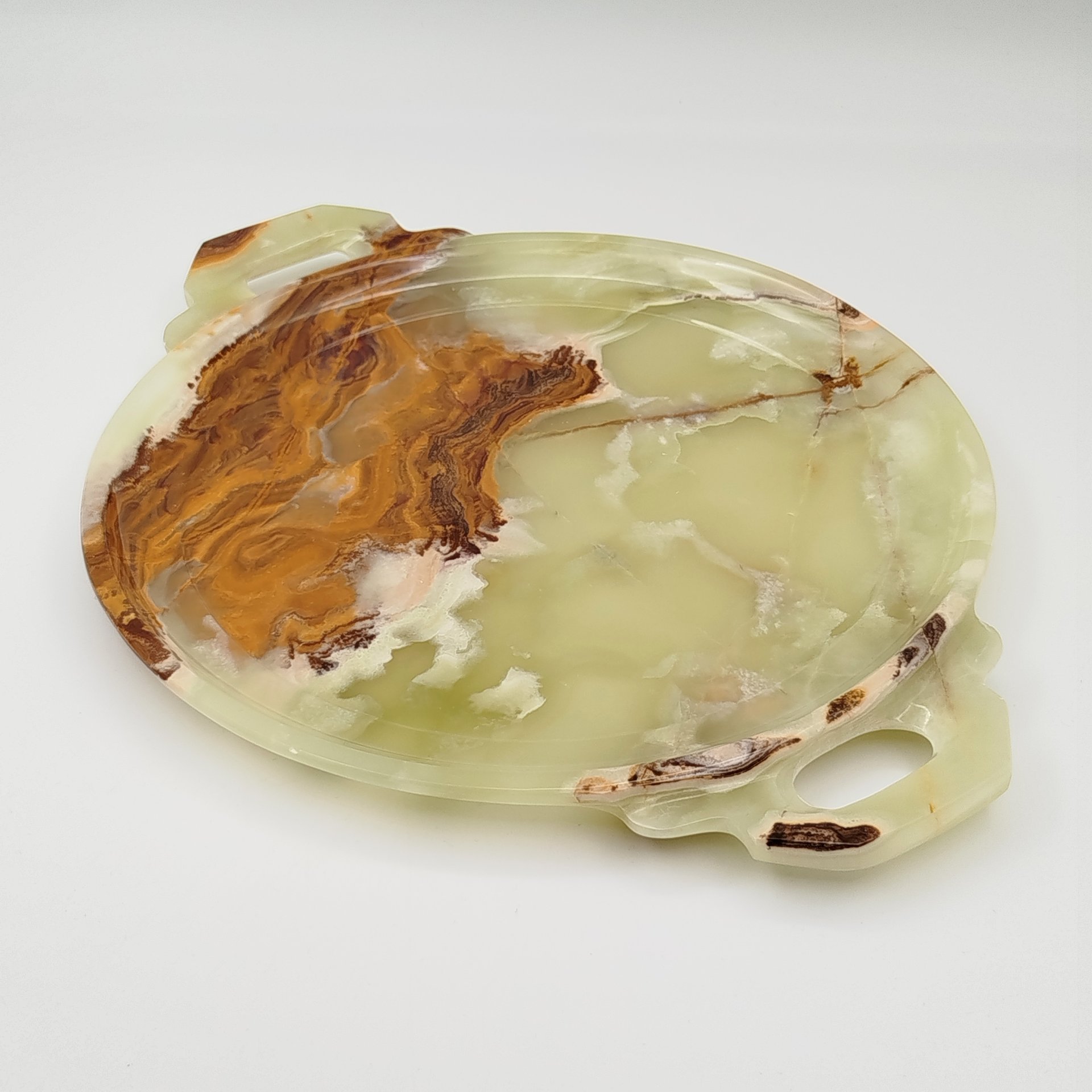 Поднос кофейный круглой формы зеленовато-коричневого цвета, оникс, резьба, Азия, 2000-2015 гг.