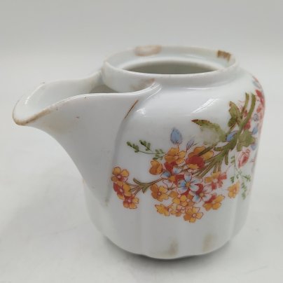Молочник с цветочным декором, фарфор, деколь, Товарищество М.С. Кузнецова в Дулёво, Российская империя, 1864-1889 гг.