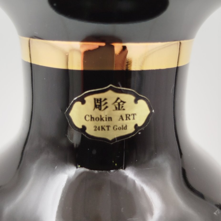 Ваза кобальтового цвета с изображением гейши