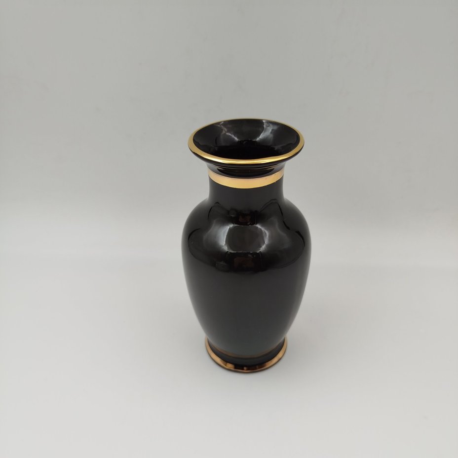 Ваза кобальтового цвета с изображением гейши