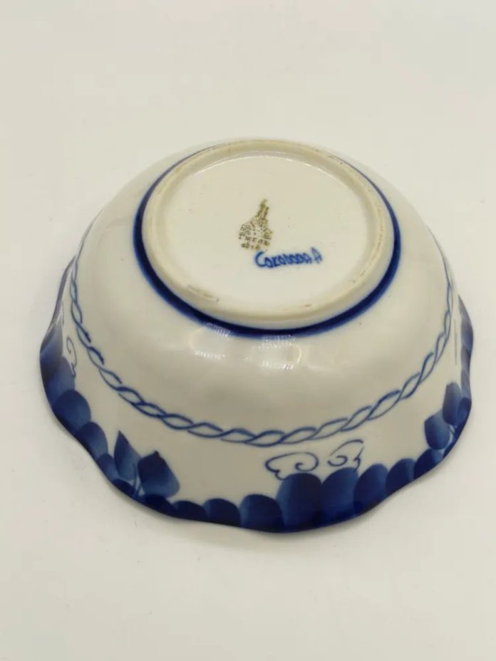 Салатник (конфетница) с цветочным декором, Гжель