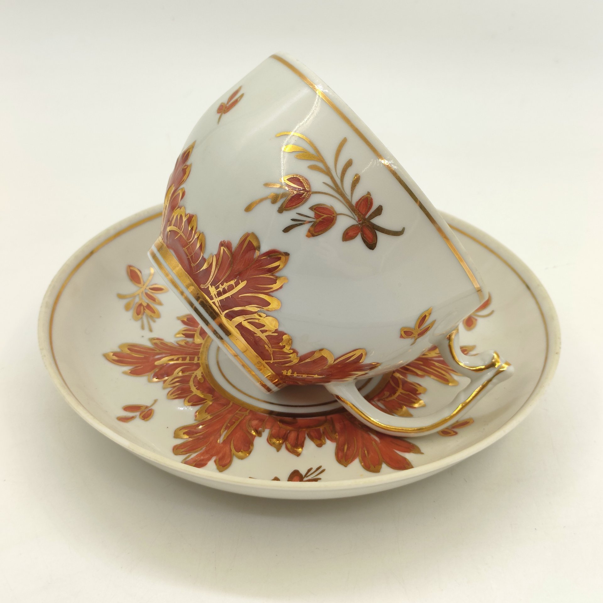 Чайная пара "Барбарис", автор Е.П. Смирнов, фарфор, роспись, золочение, Дмитровский фарфоровый завод (ДФЗ Вербилки), СССР, 1965-1991 гг.