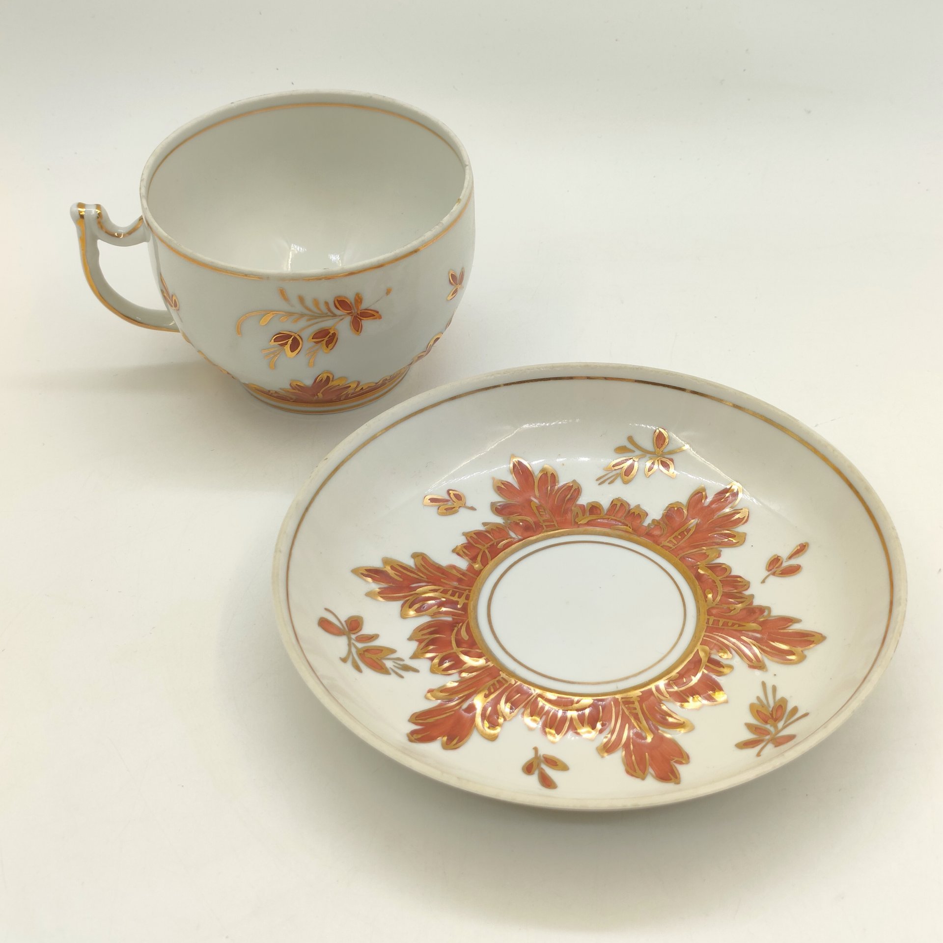 Чайная пара "Барбарис", автор Е.П. Смирнов, фарфор, роспись, золочение, Дмитровский фарфоровый завод (ДФЗ Вербилки), СССР, 1965-1991 гг.