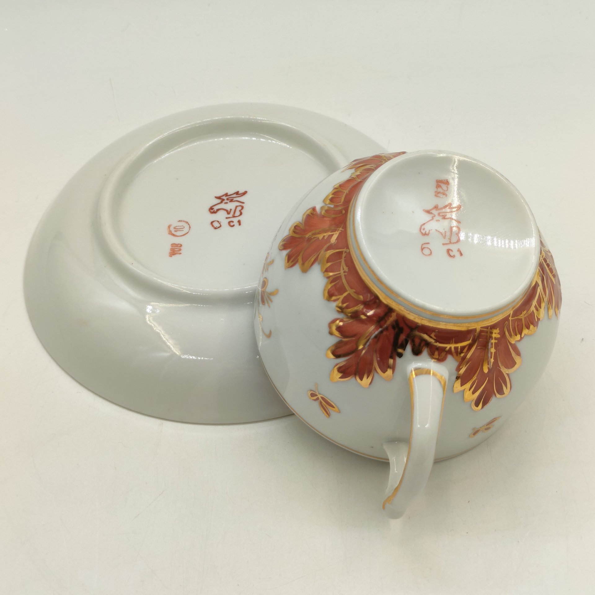 Чайная пара "Барбарис", автор Е.П. Смирнов, фарфор, роспись, золочение, Дмитровский фарфоровый завод (ДФЗ Вербилки), СССР, 1965-1991 гг.