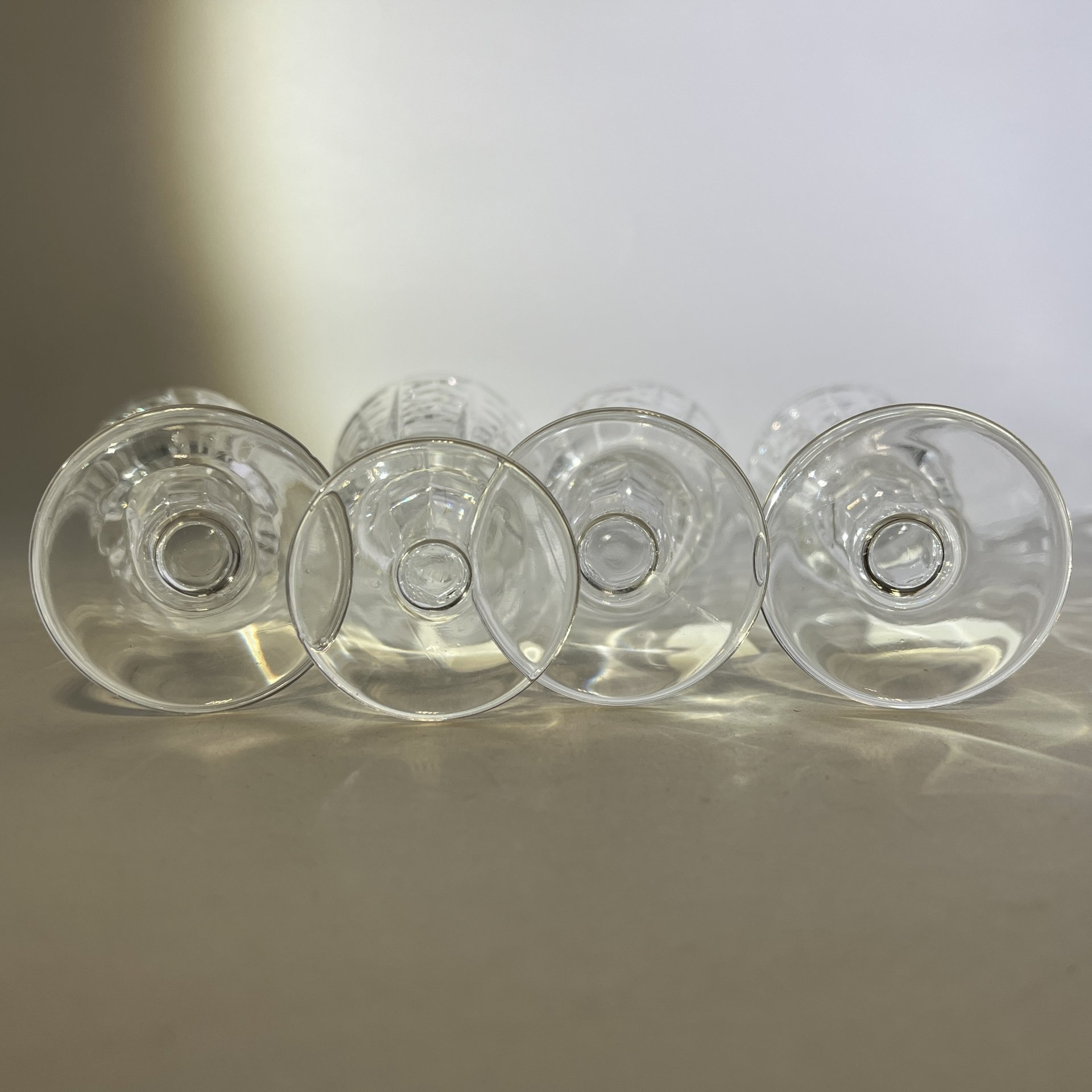 Набор из 4 рюмок (лафитников) с геометрическим декором, стекло, алмазная грань, Россия, 1980-2000 гг.