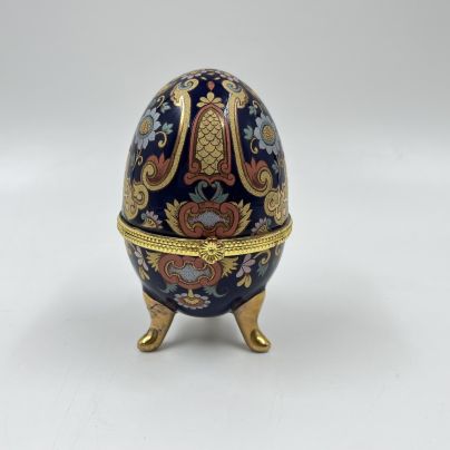 Яйцо-шкатулка с цветочным декором, фарфор, деколь, золочение, Западная Европа, 2000-2010 гг.