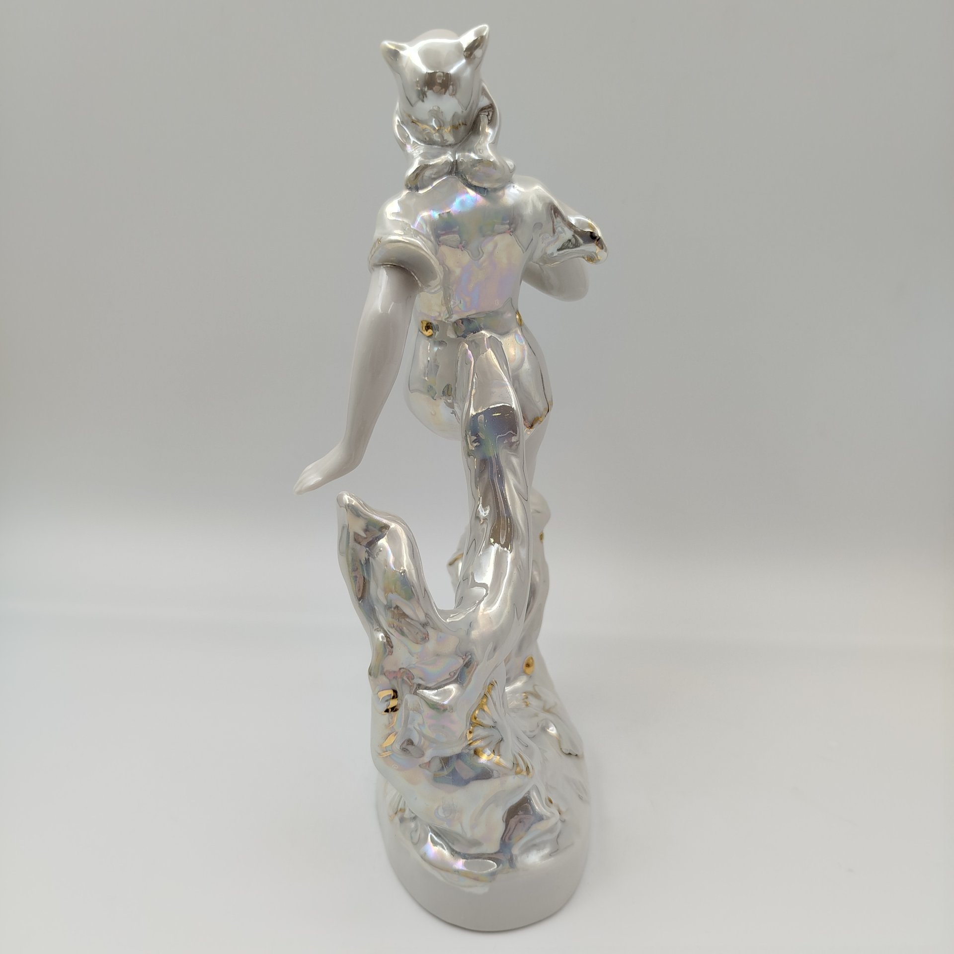 Статуэтка "Балерина-Кошка" ("Лисичка"), скульптор М.А. Интизарян, фарфор, люстр, золочение, Дмитровский фарфоровый завод (ДФЗ Вербилки), СССР, 1954-1965 гг.