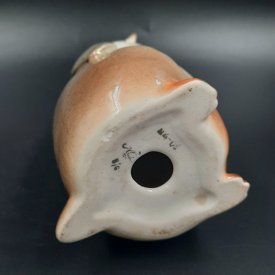 Статуэтка "Пингвин", скульптор П.П. Веселов, фарфор, роспись, аэрография, Ленинградский фарфоровый завод (ЛФЗ), СССР, 1970-1992 гг.