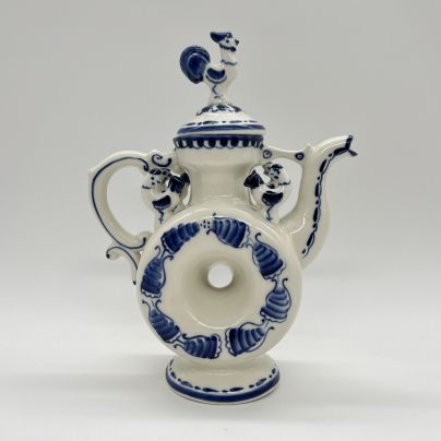 Кумган (кувшин), украшенный цветочным декором и фигурками птиц, фарфор, роспись, Объединение «Гжель», СССР, 1972-1985 гг.