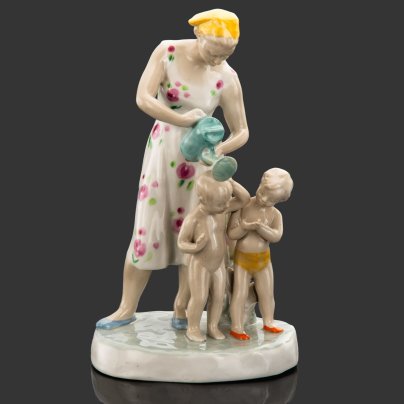 Статуэтка "Жаркий полдень" (экспортная марка), скульптор А.Д. Бржезицкая, фарфор, роспись, Дулевский фарфоровый завод (Дулёво), СССР, 1962 г.