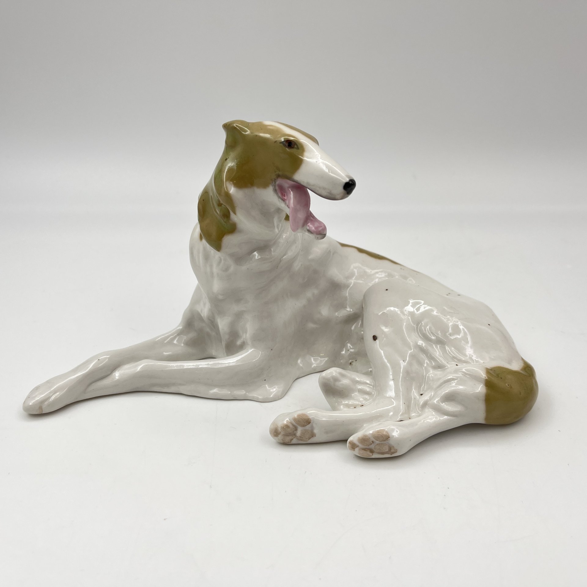 Статуэтка "Борзая", скульптор Б.Я. Воробьев, фарфор, роспись, Ленинградский фарфоровый завод (ЛФЗ), СССР, 1950-1960 гг.