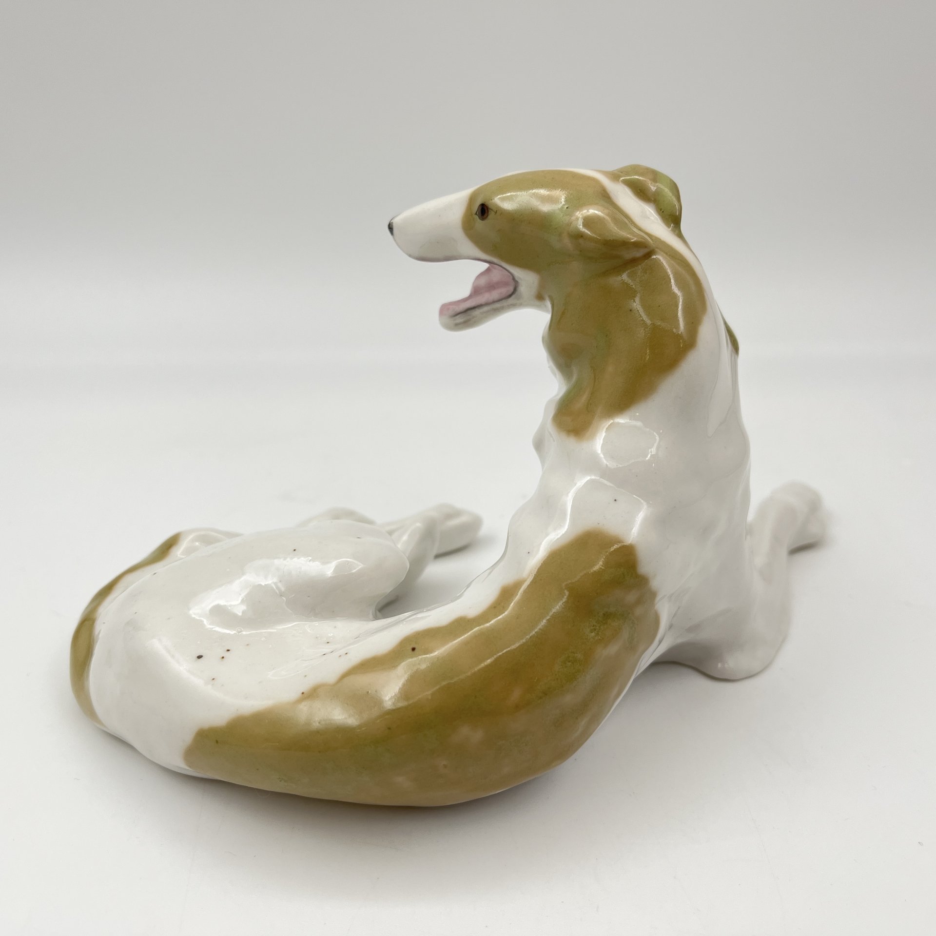 Статуэтка "Борзая", скульптор Б.Я. Воробьев, фарфор, роспись, Ленинградский фарфоровый завод (ЛФЗ), СССР, 1950-1960 гг.