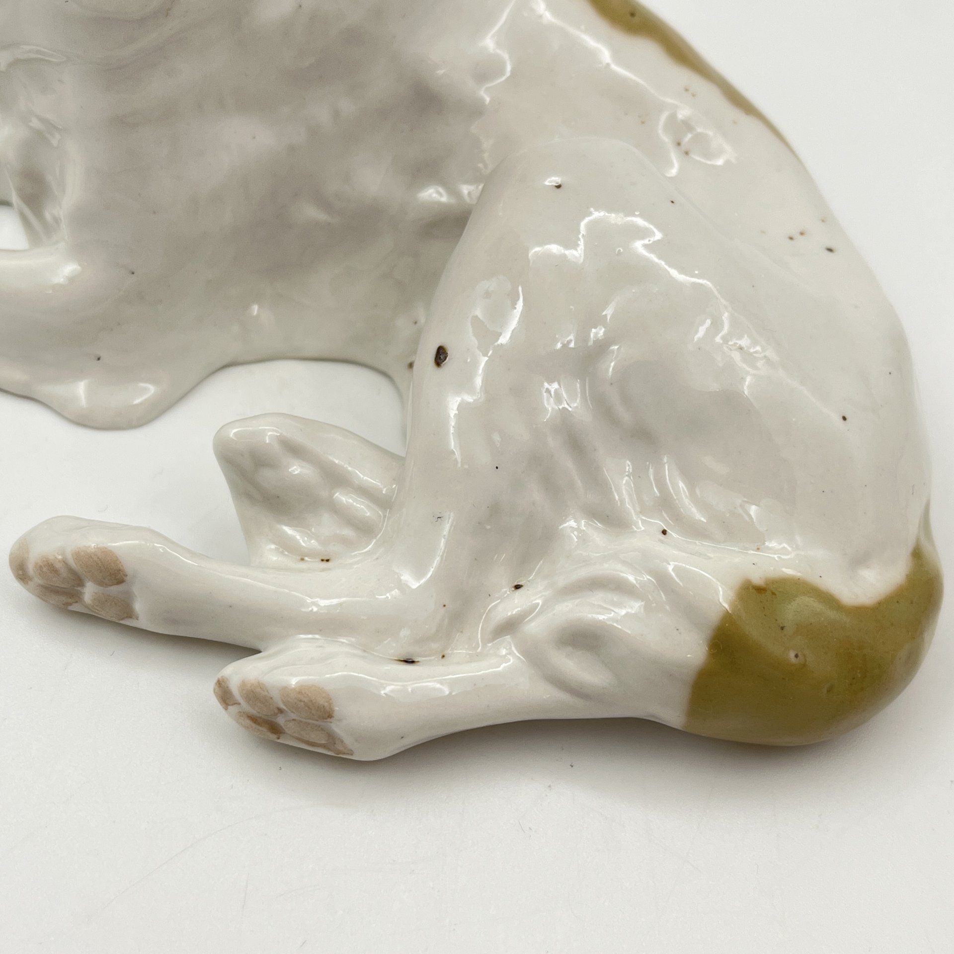 Статуэтка "Борзая", скульптор Б.Я. Воробьев, фарфор, роспись, Ленинградский фарфоровый завод (ЛФЗ), СССР, 1950-1960 гг.