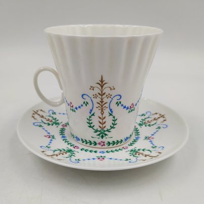 Пара кофейная с растительным декором (форма "Одуванчик"), фарфор, деколь, золочение, Ленинградский фарфоровый завод (ЛФЗ), СССР, 1970-1992 гг.
