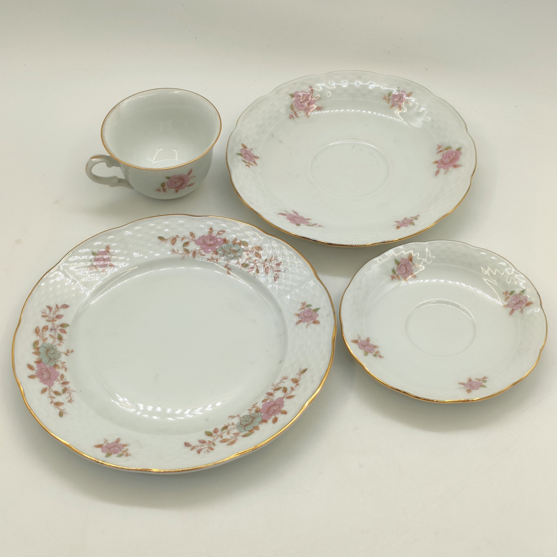 Чайный набор (квартет), декорированный изображением цветов, фарфор, деколь, золочение, Thun (Тун), Чехословакия, 1970-1992 гг.
