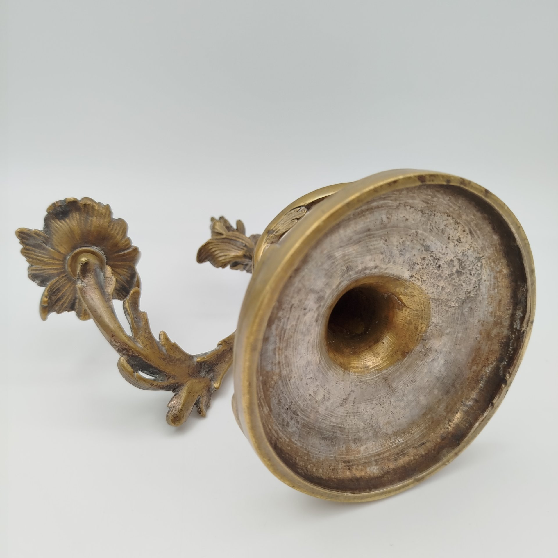 Подсвечник на две свечи, выполненный в стиле модерн, бронза, литье, Европа, 1950-1970 гг.