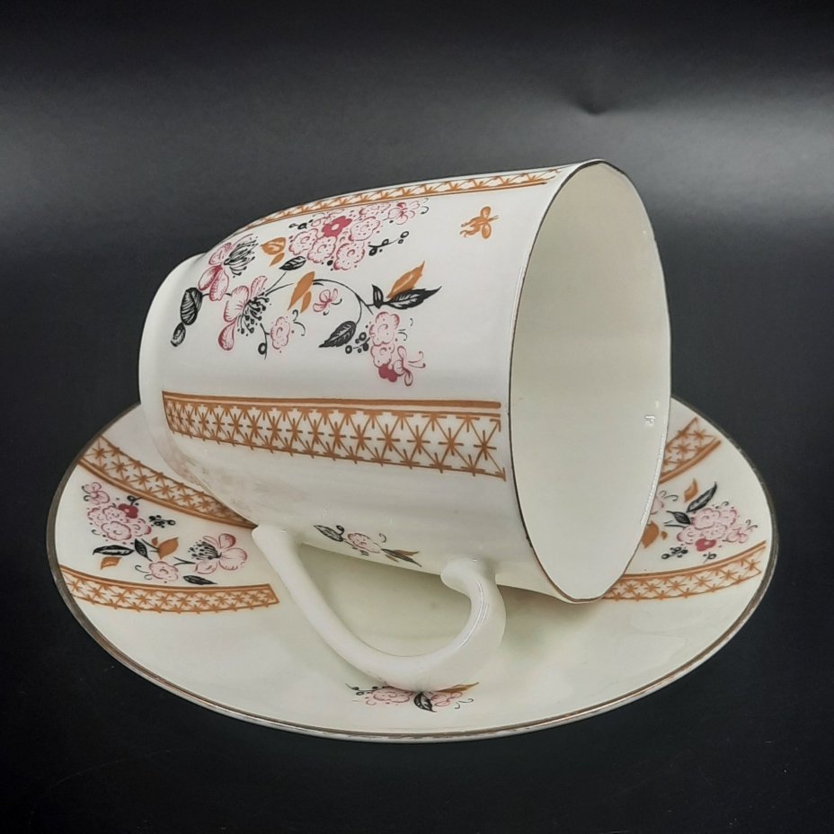 Пара кофейная "Яблоневый цвет", форма "Ветерок" (автор формы Т.С. Линчевская), фарфор, деколь, золочение, Ленинградский фарфоровый завод (ЛФЗ), Россия, 1989-2001 гг.