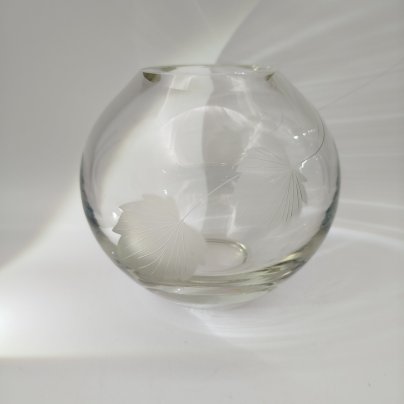 Ваза круглой формы, стекло, резьба, СССР, 1970-1990 гг.