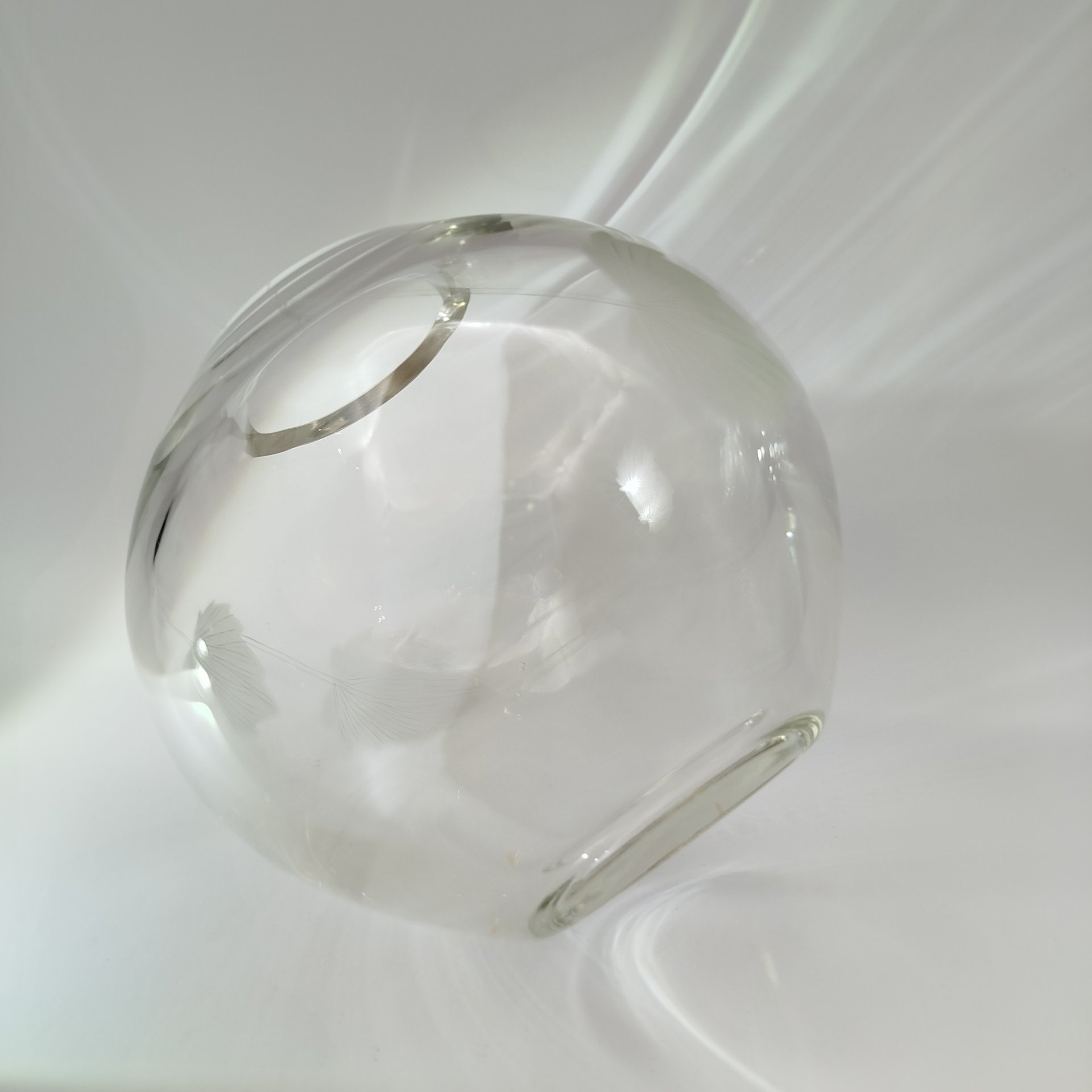 Ваза круглой формы, стекло, резьба, СССР, 1970-1990 гг.