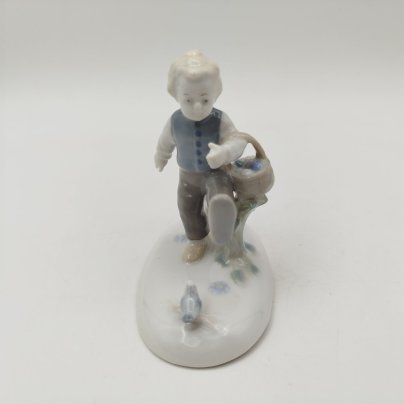 Статуэтка "Мальчик с корзиной яиц и пасхальный кролик", Kunstporzellan Ilmenau, фарфор, роспись, ГДР, 1972-1976 гг.