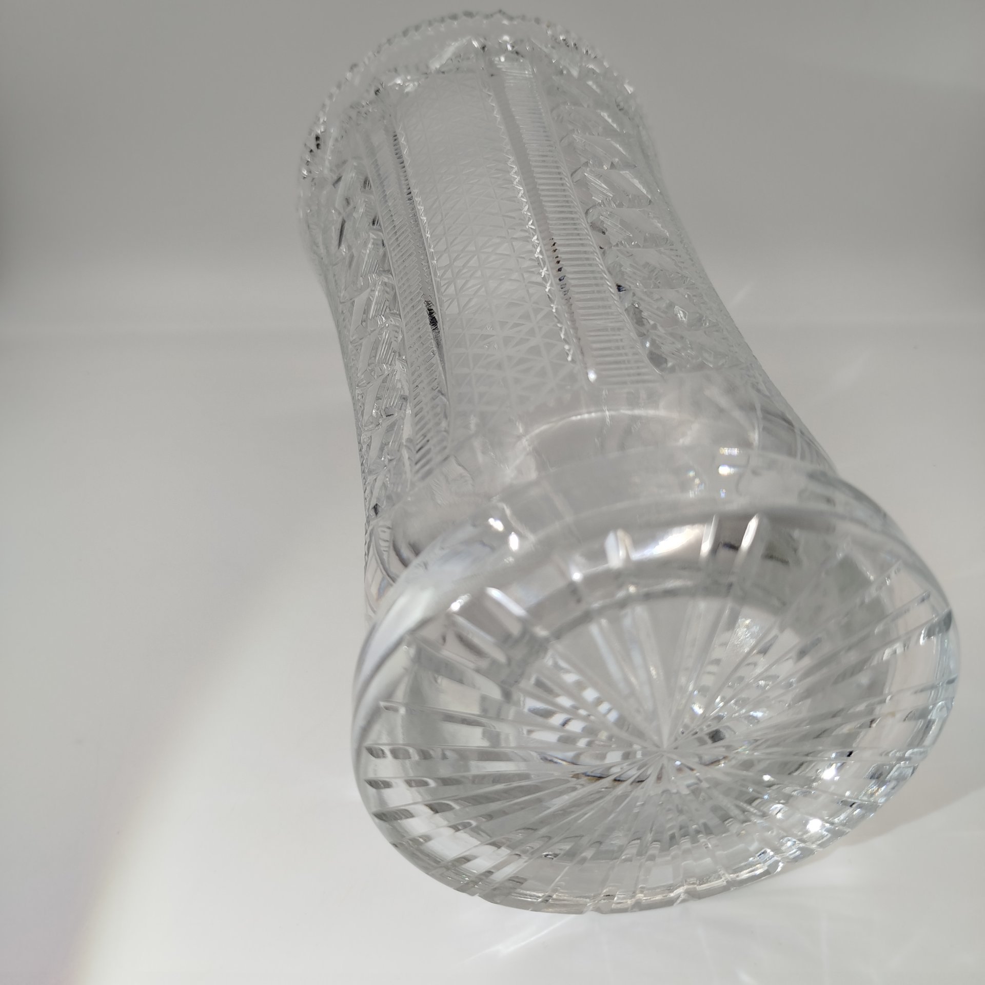 Ваза расширяющейся кверху цилиндрической формы с геометрическим декором (большая), хрусталь, алмазная грань, СССР, 1970-1990 гг.