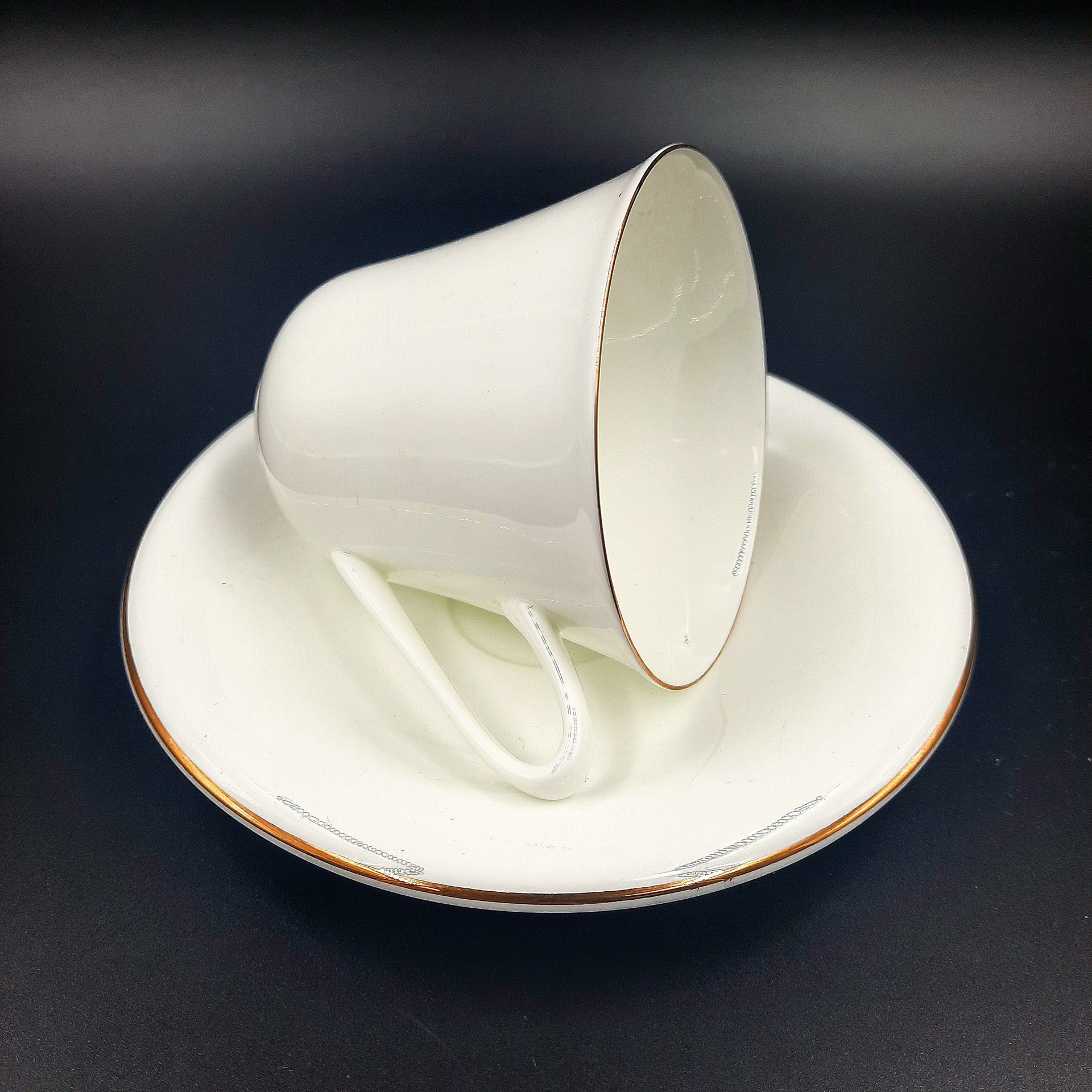 Пара чайная "Сад" с золотистой каймой, фарфор, золочение, Императорский фарфоровый завод (ИФЗ), СССР, 2006-2023 гг.