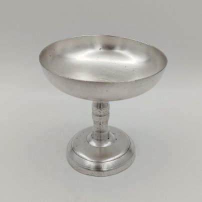 Конфетница лаконичной формы на ножке, мНЦ (медь-никель-цинк), Кольчугинский завод цветных металлов, СССР, 1950-1980 гг.