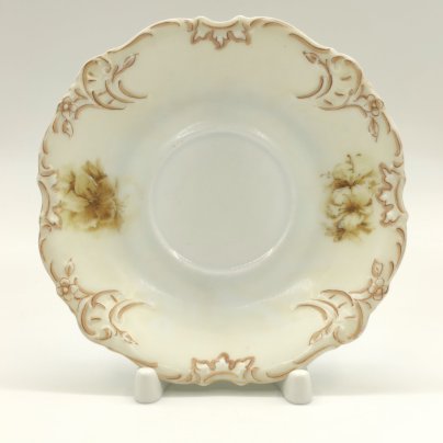 Блюдце с цветочным рельефным декором, Old Ivory, фарфор, деколь с подрисовкой, Hermann Ohme, Германия, 1883-1930 гг.