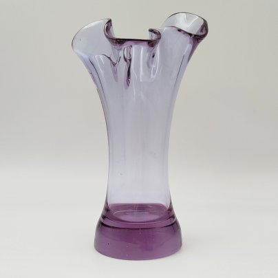 Ваза миниатюрная лилового оттенка, стекло, гутная техника, СССР, 1970-1990 гг.