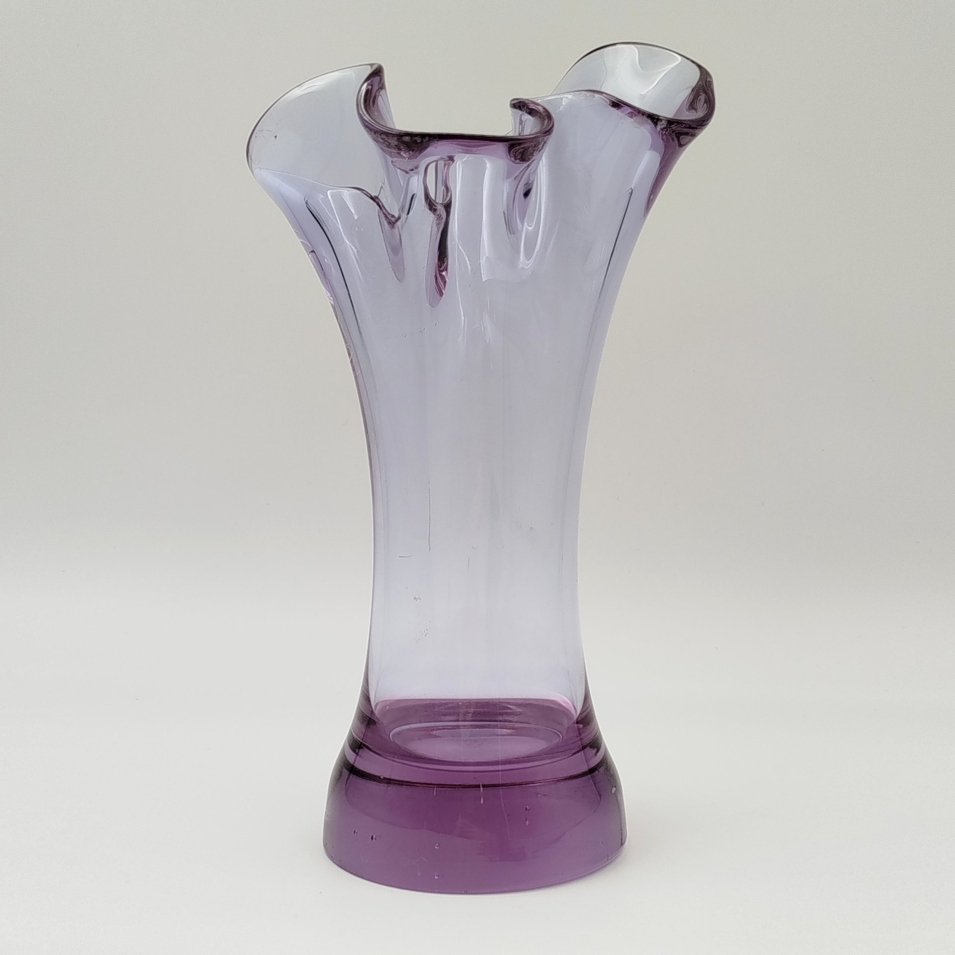 Ваза миниатюрная лилового оттенка, стекло, гутная техника, СССР, 1970-1990 гг.