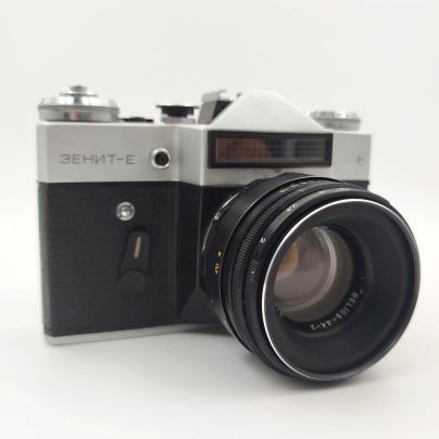 Фотоаппарат "Зенит-Е" с объективом "Гелиос 44-2", металл, кожа, стекло, Белорусское оптико-механическое объединение (БелОМО), СССР, 1984 г.