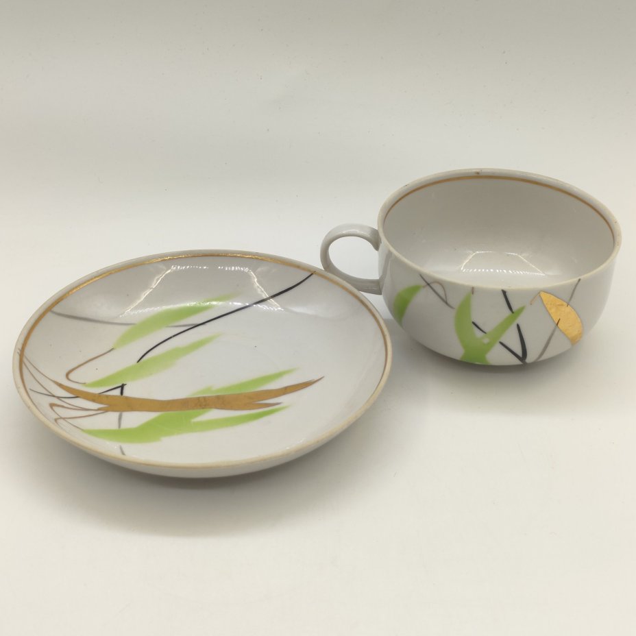 Чайная пара из сервиза «Ивушка», автор росписи Яснецов В., форма «Колечко» Гузанов А., фарфор, роспись, золочение, Дулевский фарфоровый завод (Дулёво), СССР, 1964 г.