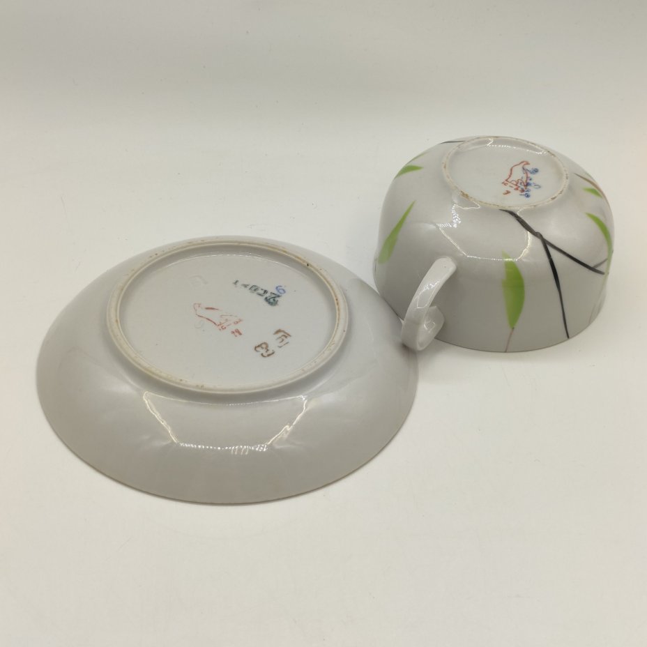 Чайная пара из сервиза «Ивушка», автор росписи Яснецов В., форма «Колечко» Гузанов А., фарфор, роспись, золочение, Дулевский фарфоровый завод (Дулёво), СССР, 1964 г.