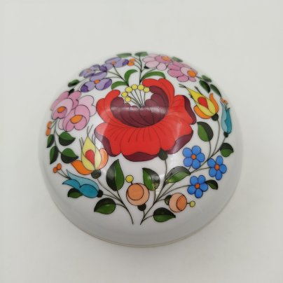 Шкатулка (бонбоньерка), украшенная ярким цветочным декором, фарфор, роспись, золочение, Kalocsa, Венгрия, 1960-1990 гг.