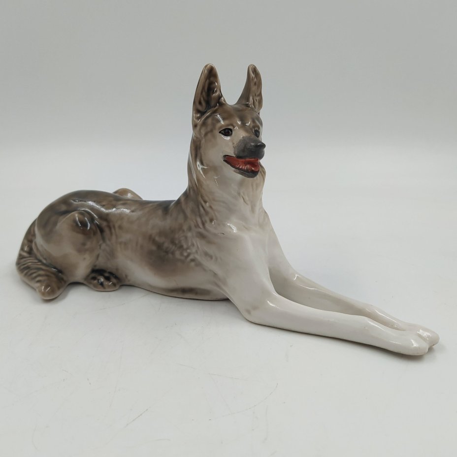Статуэтка "Немецкая овчарка", скульптор В.С. Драчинская, фарфор, роспись, Ленинградский фарфоровый завод (ЛФЗ), СССР, 1960-1970 гг.
