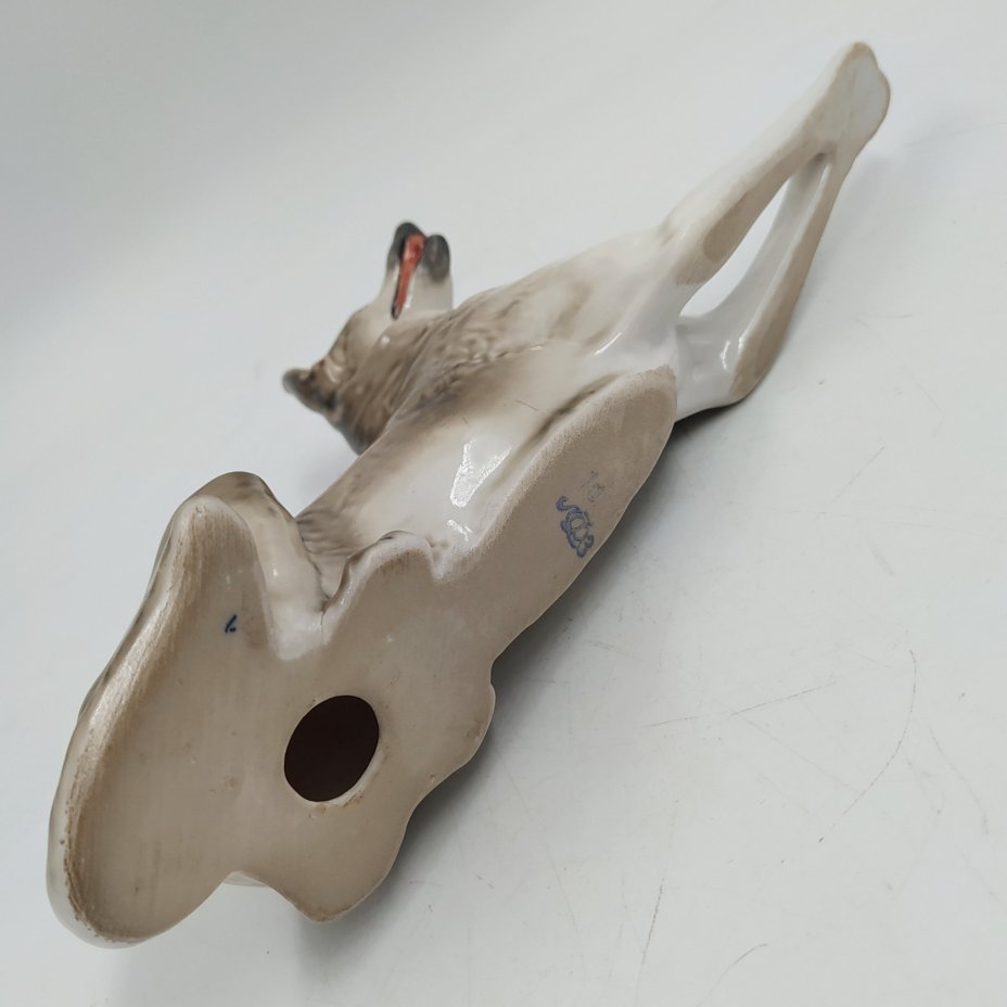 Статуэтка "Немецкая овчарка", скульптор В.С. Драчинская, фарфор, роспись, Ленинградский фарфоровый завод (ЛФЗ), СССР, 1960-1970 гг.