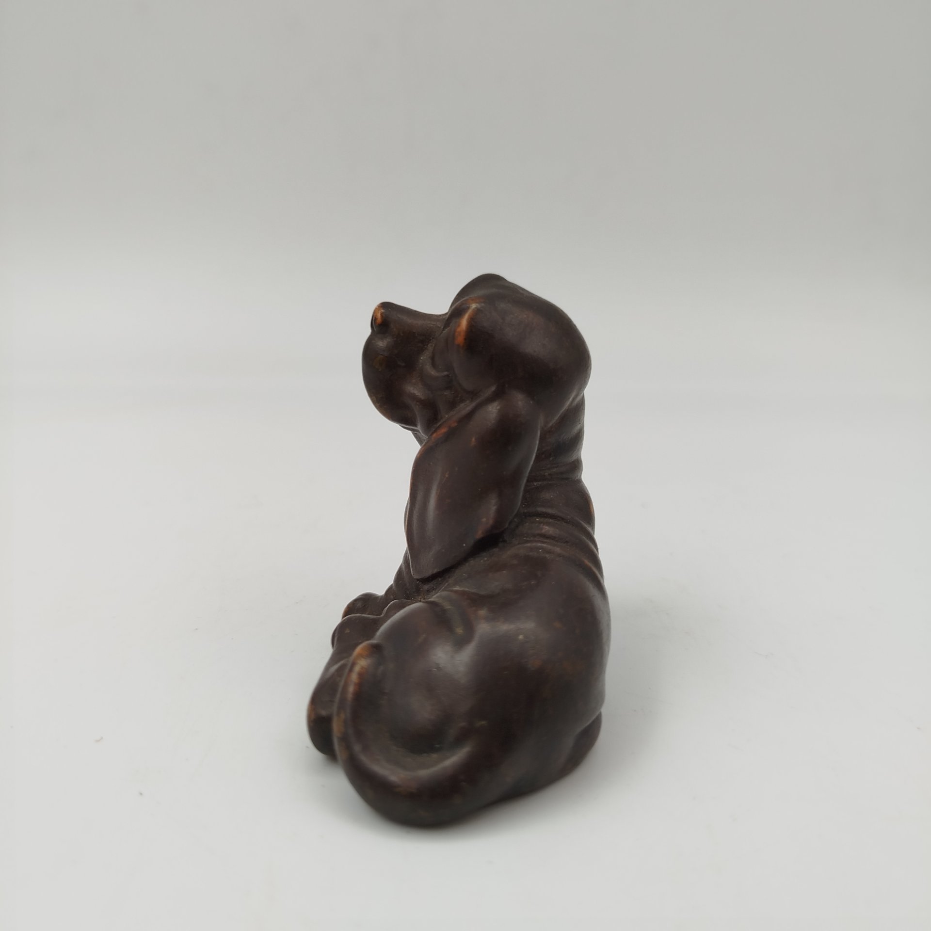 Статуэтка "Вислоухий щенок", искусственный камень, Россия, 1990-2000 гг.