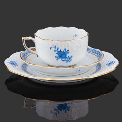 Трио чайное, выполненное в фирменном дизайне "Chinese Bouquet" ("Apponyi Blue"), фарфор, роспись, золочение, Herend (Херенд)